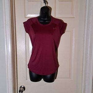 Under Armour Athletic Top size sm